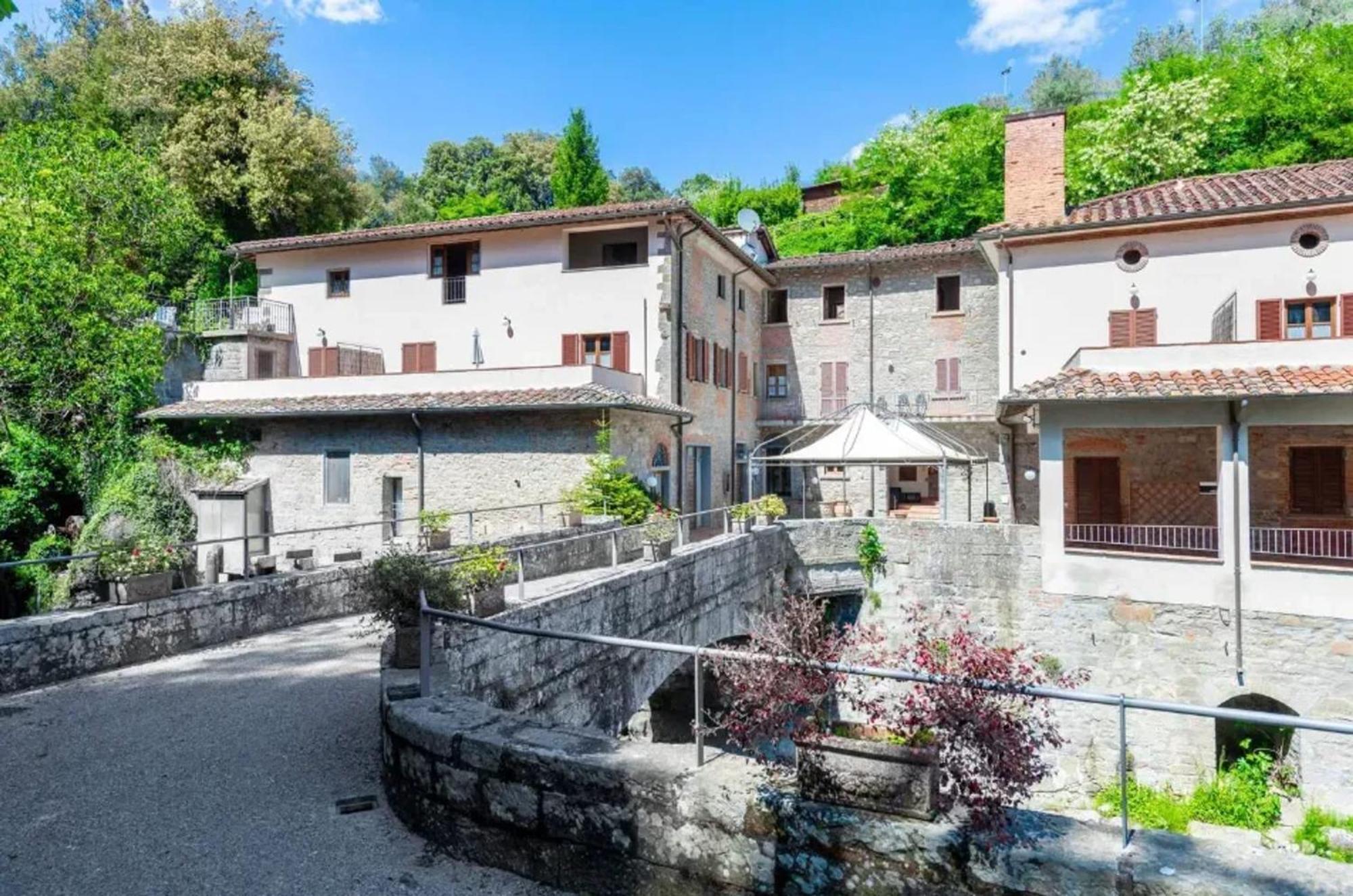 Charming Studio With Shared Pool In Loro Ciuffenna Exteriér fotografie