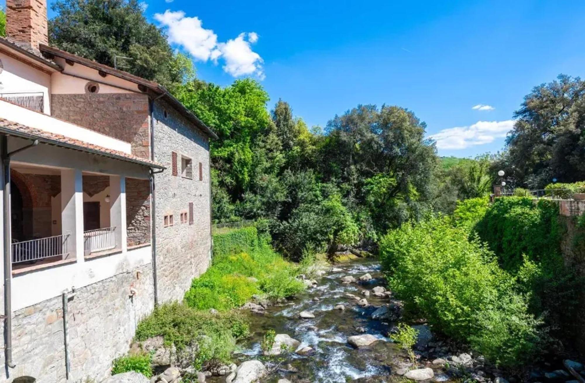 Charming Studio With Shared Pool In Loro Ciuffenna Exteriér fotografie